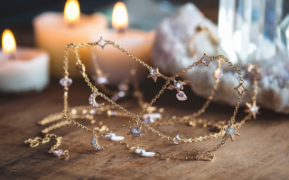 collier-enchevetre-bois-lumiere-naturelle