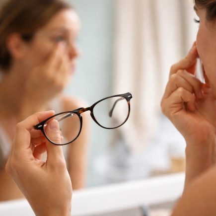 personne-profil-lunettes-lentille-miroir